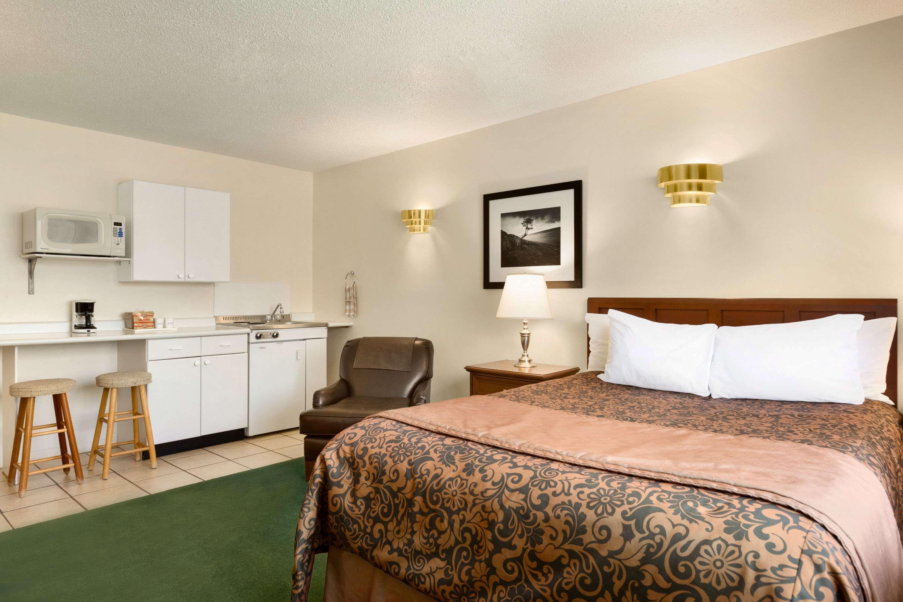 Travelodge By Wyndham Simcoe Eksteriør billede