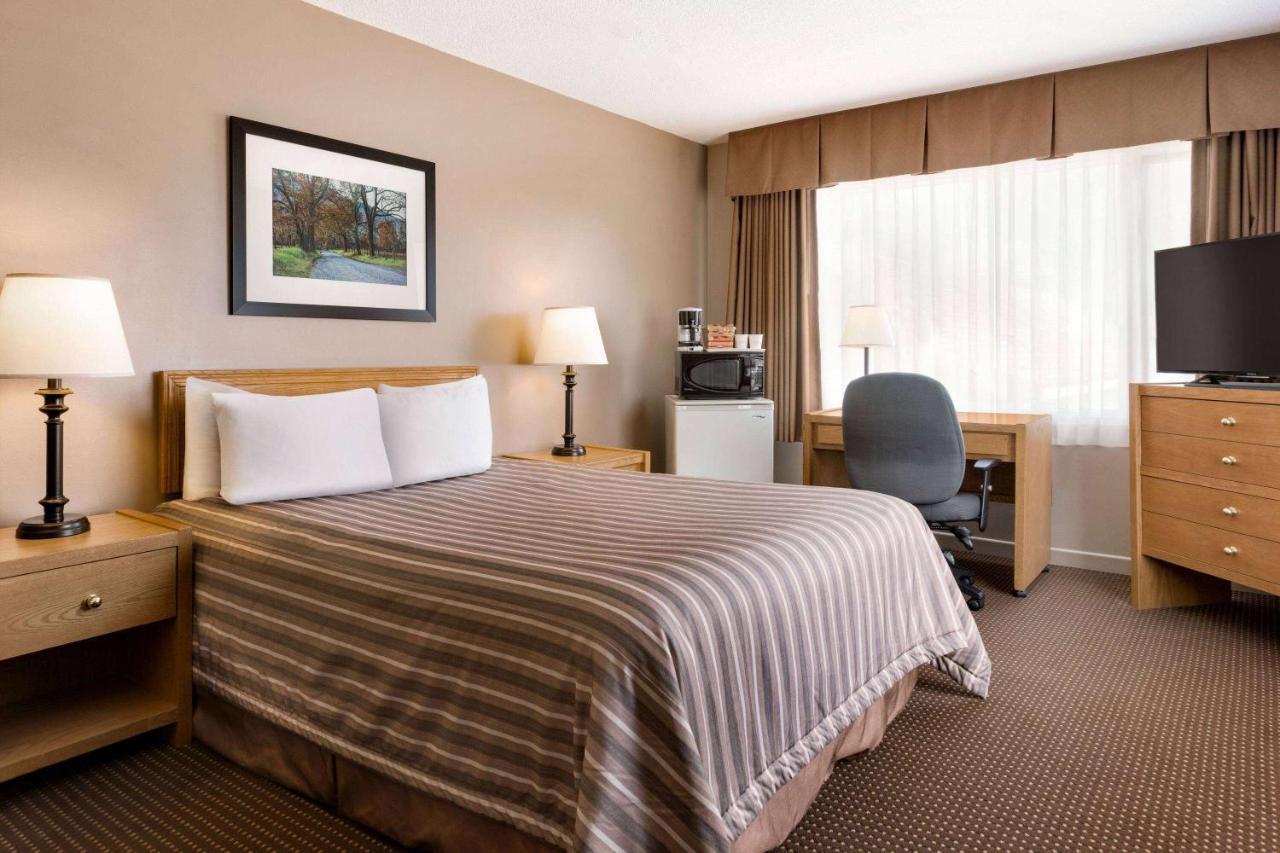 Travelodge By Wyndham Simcoe Eksteriør billede